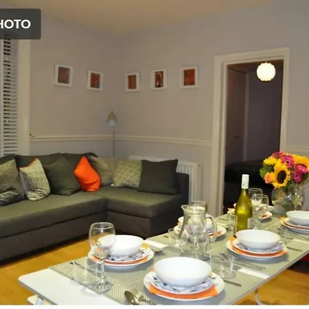 公寓 Spacious 2 Bed Flat With Private Parking